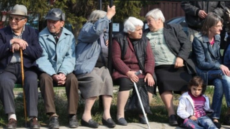 Скъпата ни Коледа! Пенсионерско примирение, броят "жълтици" за насъщния