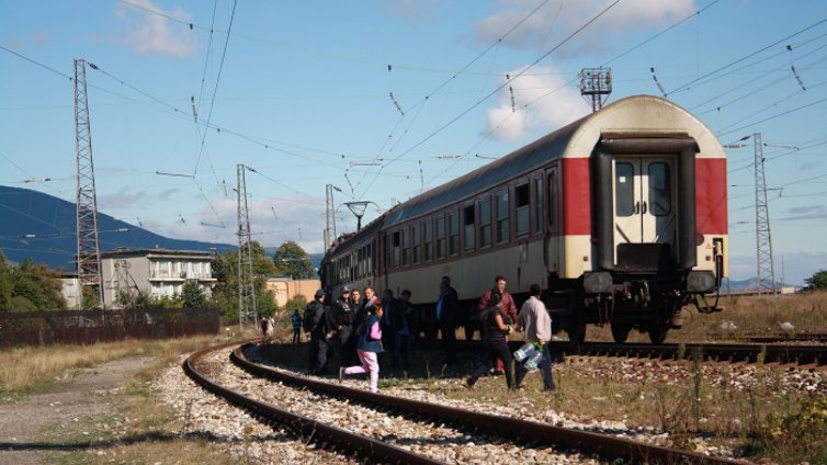 2-годишно дете, блъснато от влак в Сливен, е с опасност за живота
