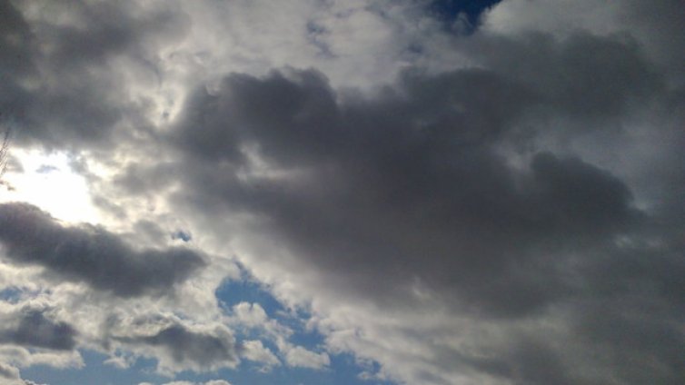 Облачно,  в следобедните часове дъжд и гръмотевици
