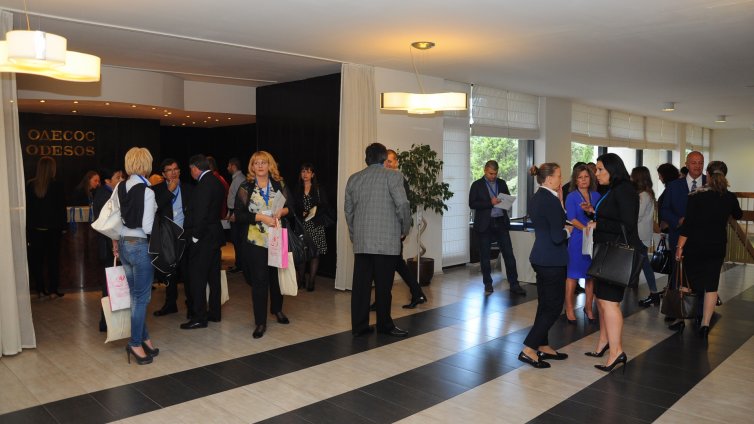 Задължителни стажове за обучаващите се в туризма искат от бизнеса