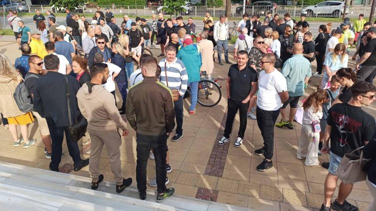 Протест срещу Благомир Коцев във Варна