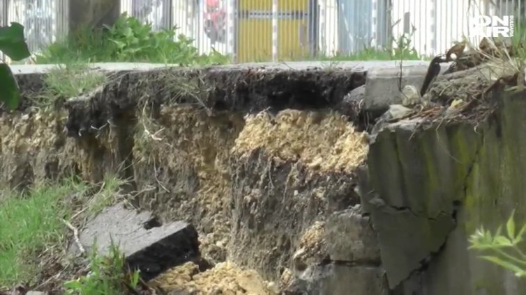 Срутената стена на велоалея във Варна - правена без арматура 