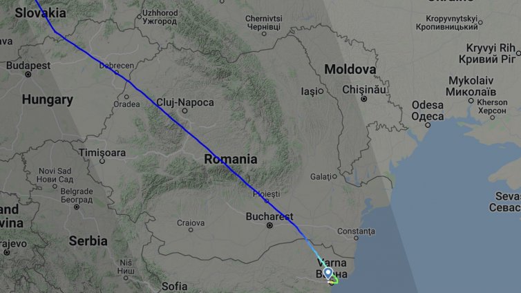 Украински товарен самолет кацна във Варна: Какво ли (ще) превозва?