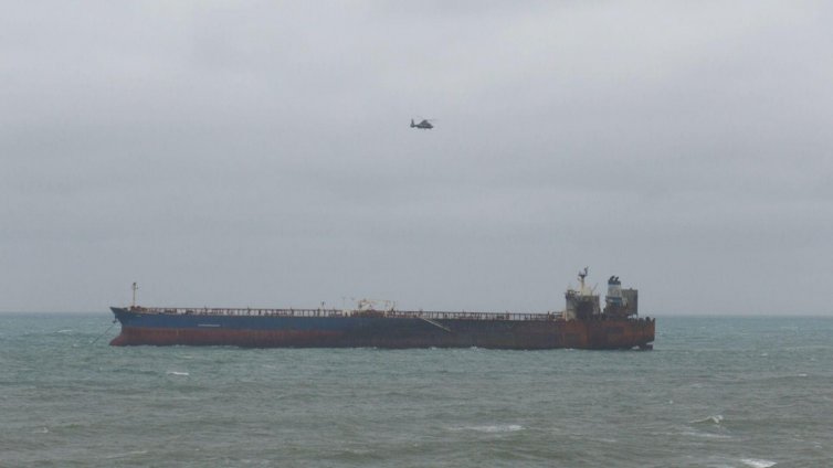 Подготвят танкера "Кайрос" за изтегляне 