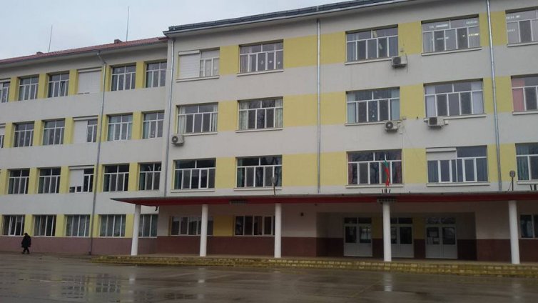 Девети учител губи битката с вируса. Сега – млада директорка от Провадия