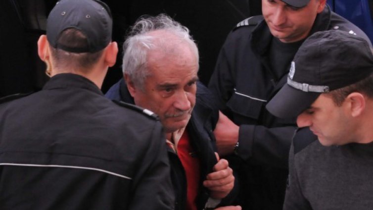 Връщат в родината пияния поляк с бомбата