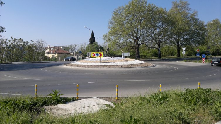 Ремонтират пътя за Златни пясъци