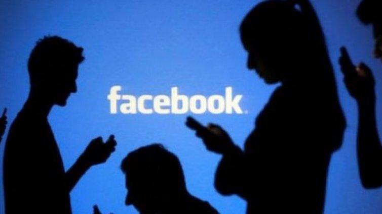 Зукърбърг да обясни как се ползват лични данни от FB