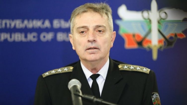 Адмирал Ефтимов рапортува пред командващия Сухопътните войски на САЩ
