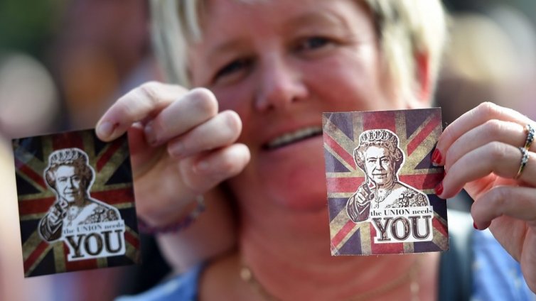 Първи екзит пол: Шотландия остава в Обединеното кралство