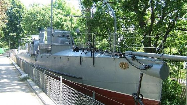 ВМС чества 130-годишнината на командира на „Дръзки“