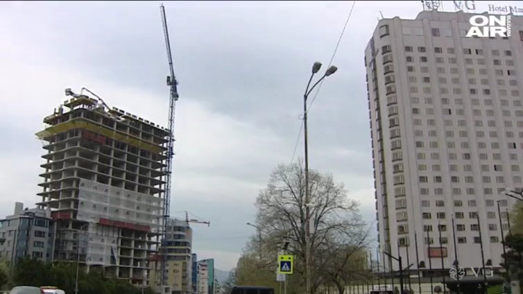 ДНСК спира строителството на "Златен век" въпреки протеста
