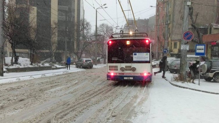 Линиите на градския транспорт във Варна се обслужват от сутринта