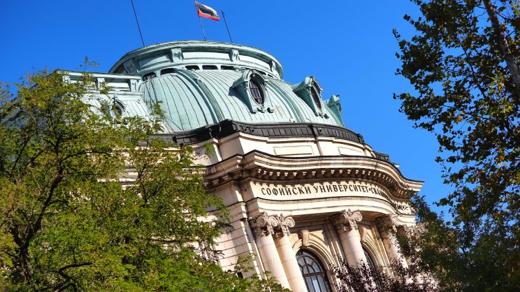 СУ рискува да спре да обучава фармацевти и медици