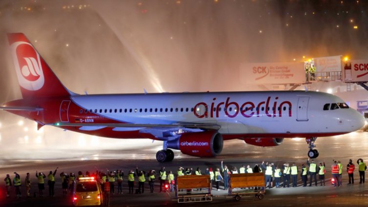 Кацна последният самолет на Еър Берлин
