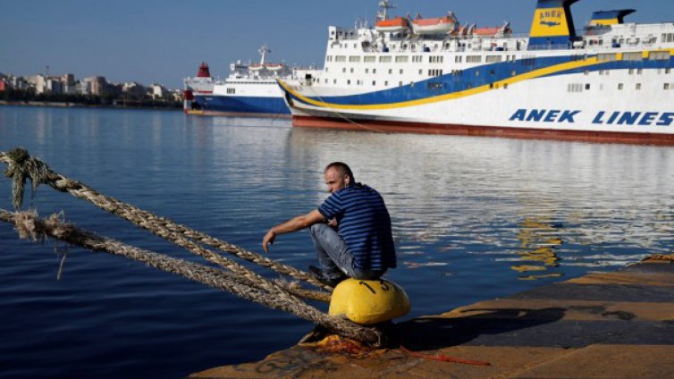 С едно наум в Гърция: Отново стачка на моряците  
