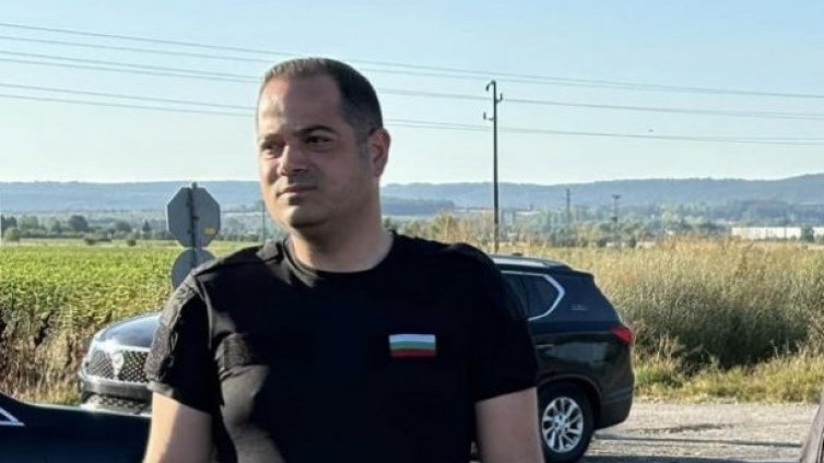 Полицаи излязоха на протест пред президентството заради Калин Стоянов
