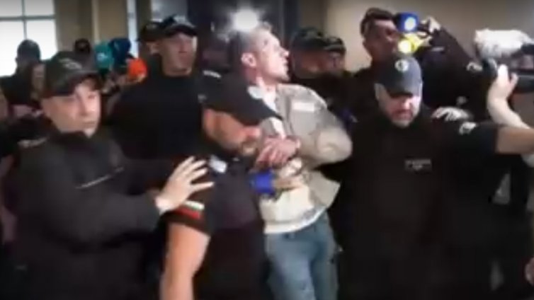 Хасърджиев и другите трима, обвинени за гей купона, остават в ареста (ВИДЕО)