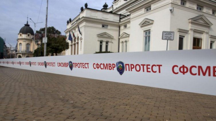 Полицаите пак ще протестират. Пак пред парламента