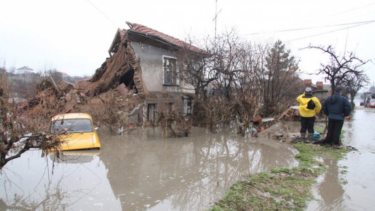 Бисер изглежда като след бомбардировка