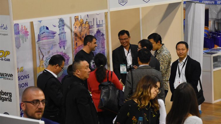 Нинбо проявява и спортен интерес към Варна