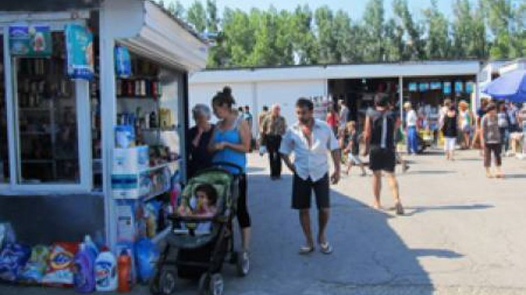 Денонощни проверки на пазара в Димитровград започна НАП