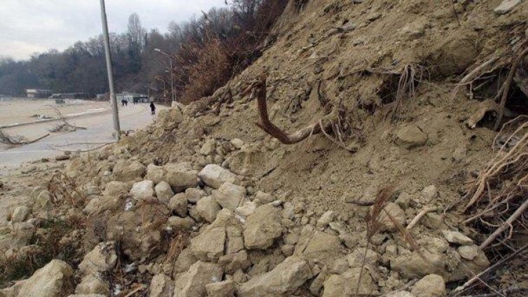 Обсъдиха овладяването на свлачищата в Североизточния регион