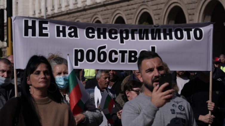 Държавата ще компенсира 600 000 фирми заради скъпия ток