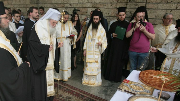  Десетки вярващи почетоха паметта на Антим I