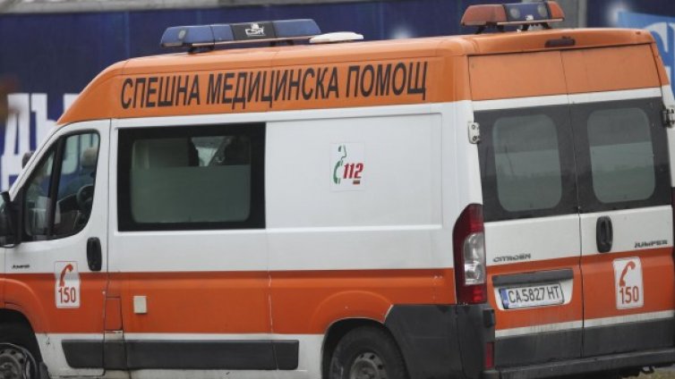 Пациент почина в Девин, линейките били на адрес
