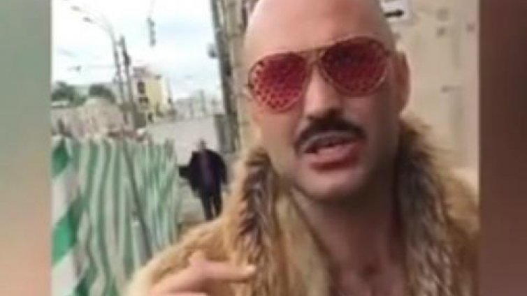 В Русия отказаха хляб на травестит (ВИДЕО)