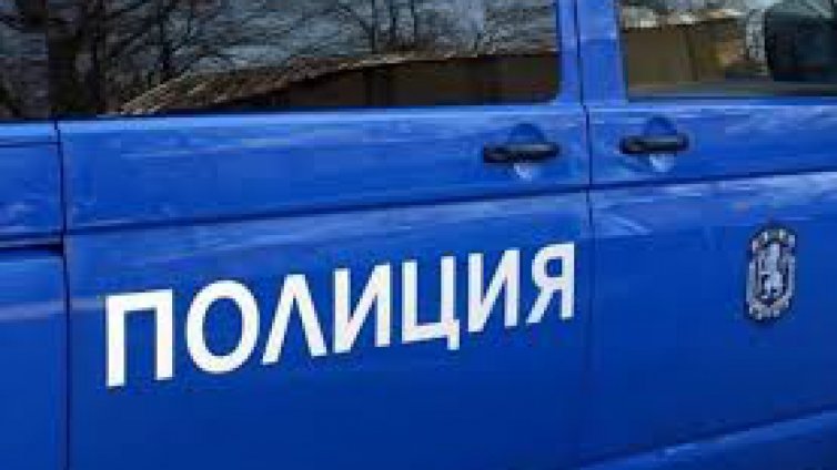 Задържаха двама за кражба на чували с пшеница