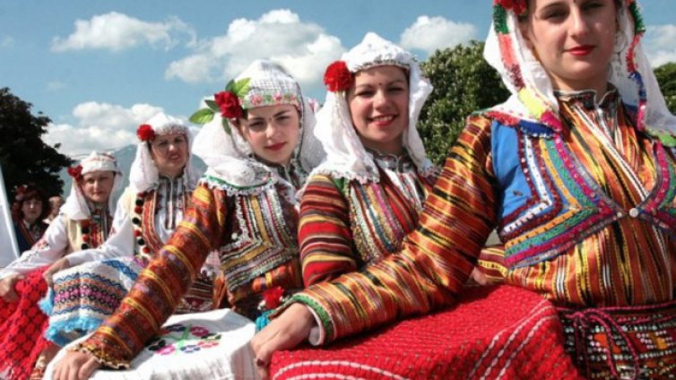 Проявите на Международния фолкорен фестивал се изнасят към курортите