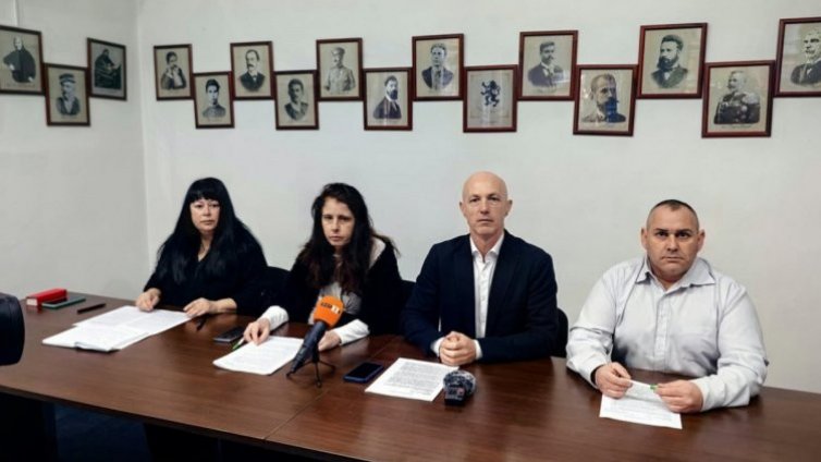 Баща скочи срещу обвиненията на бившата си жена, разпространени на пресконференция от "Възраждане"