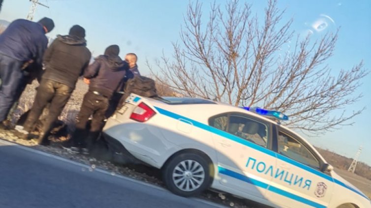 Спипаха нова група от 50 мигранти в Бургаско