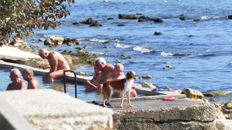 Откриха мъртъв мъж на Топлата вода