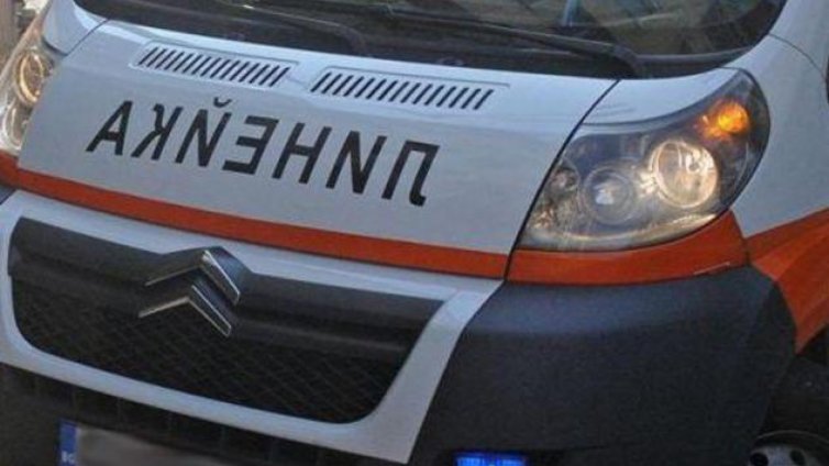 Жена пострада при рязко спиране на автобус