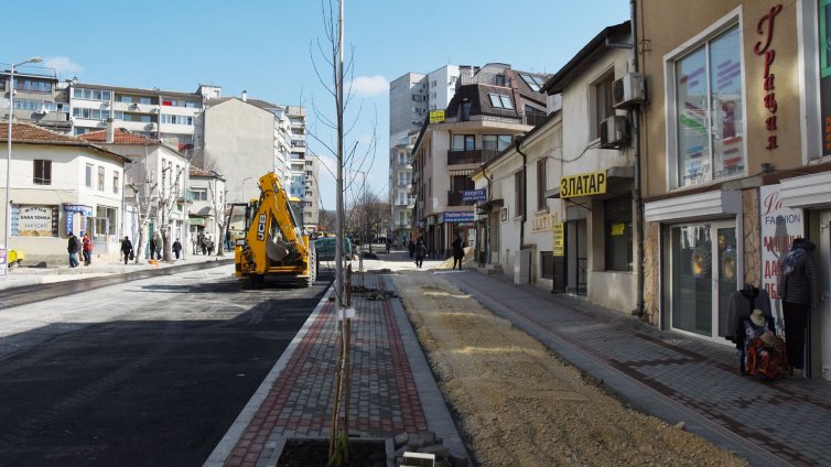 Ремонтът на улица „Баба Тонка“ във Варна е на финалната права (СНИМКИ)