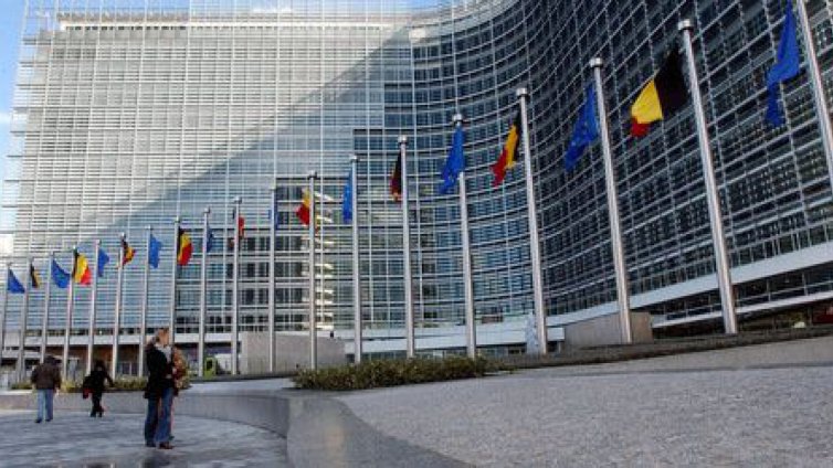 Брюксел се обяви за задължителното ваксиниране 
