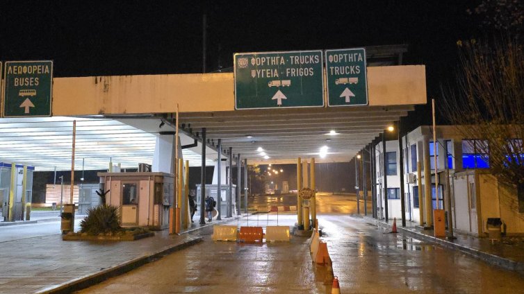 Граничният пункт Кулата - Промахон остава затворен заради протеста на фермерите 