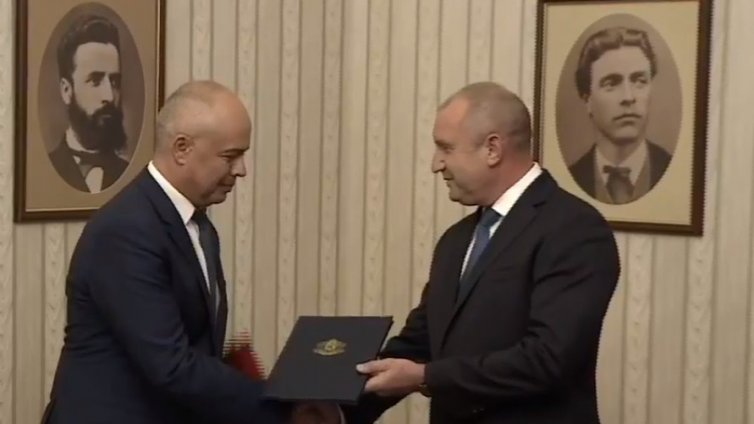 Президентът връчи третия мандат на БСП (ВИДЕО)