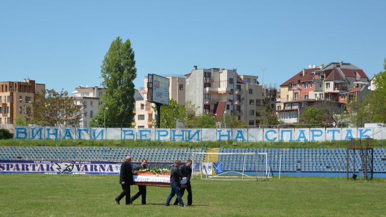 Стотици се сбогуваха с Жиката