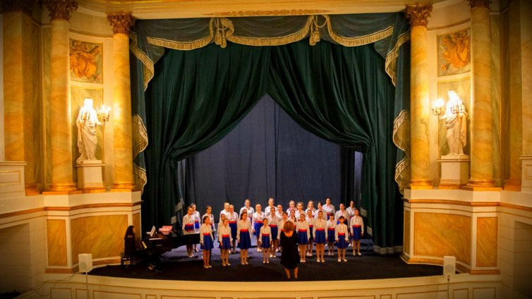 Възпитаниците на детски хор „Добри Христов“ изнесоха концерт в кралския дворец във Варшава 
