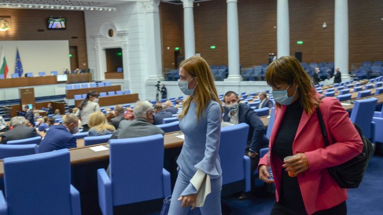 Заплатата на депутата мина 6 500 лева. И те гърла хранят, и то какви гърла хранят!