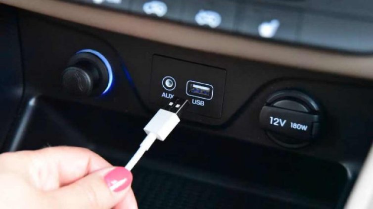 Вижте защо не трябва да зареждате телефона си от USB портове в колата