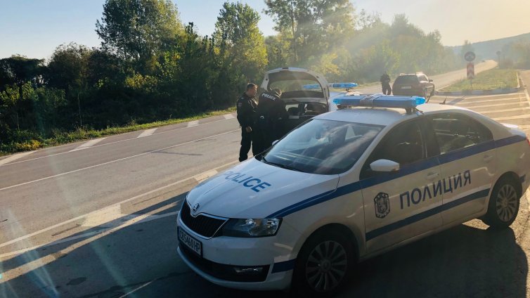 Полицаи преследваха мъж без книжка край Варна