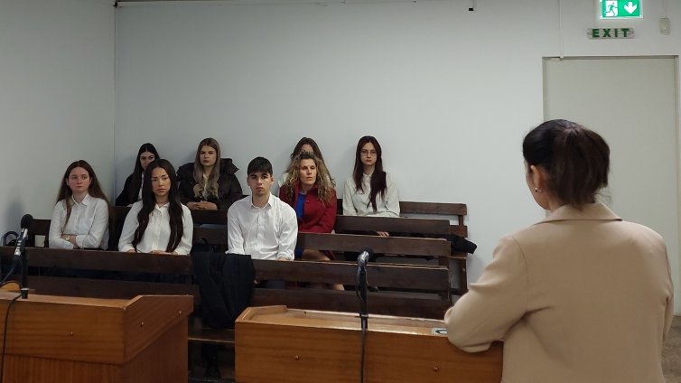 Започна финалната ученическа практика за тазгодишните абитуриенти от специалност &bdquo;Съдебна администрация&ldquo; в Районен съд &ndash; Варна