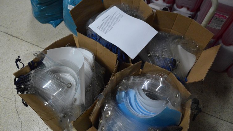 Снабдиха с предпазни шлемове и облекла варненски зъболекари