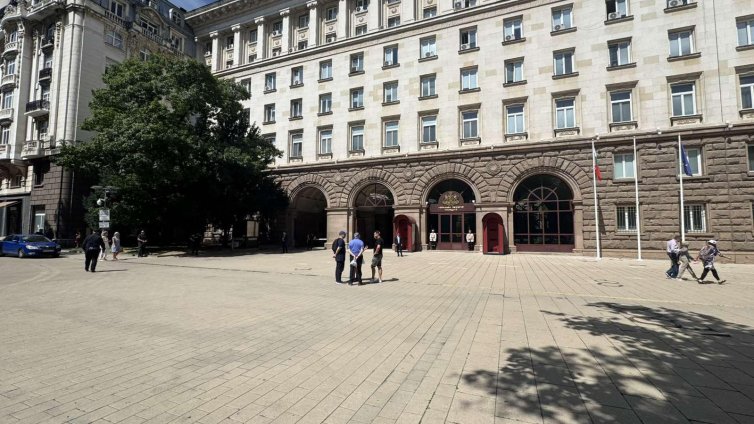 Президентството бе евакуирано заради сигнал за бомба