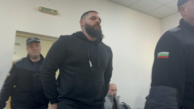 Обвиняемият по делото Дебора заведе иск за 50 000 лева срещу съда